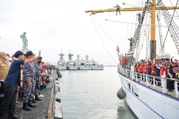 Hari Lahir Pancasila, KRI Dewaruci Berlayar Menyusuri Jalur Rempah Nusantara