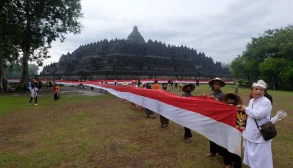 Rayakan Hari Lahir Pancasila, 1.000 Meter Bendera Merah Putih Lintasi Candi Borobudur