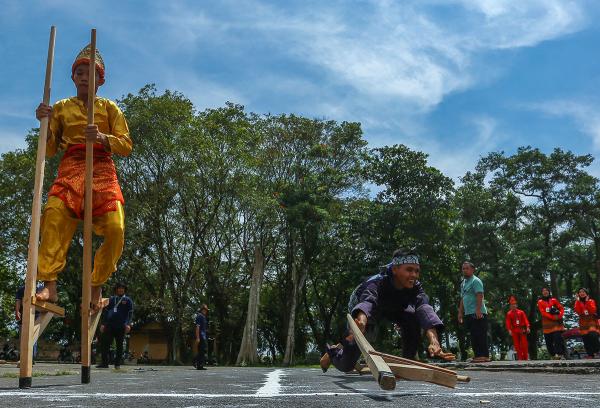 Yuk Intip Momen Lomba Permainan Tradisional di Pekan Kebudayaan Daerah Sumsel 