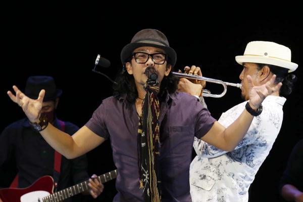 Iroel Empal, Rio Sidiq dan Marina Sidiq Bakar Panggung Tanjung Perak Jazz 2022
