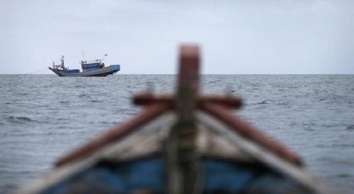 Kapal Nelayan Diterjang Gelombang Tinggi, Tenggelam di Pantai Suak Damar