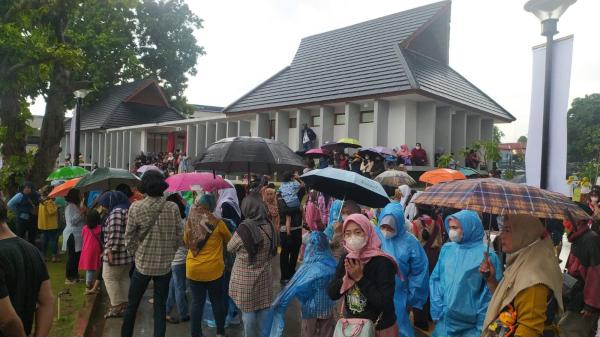 Hujan Mengguyur Alun-Alun Kota Bogor Di tengah Perayaan HUT BOGOR Ke-540