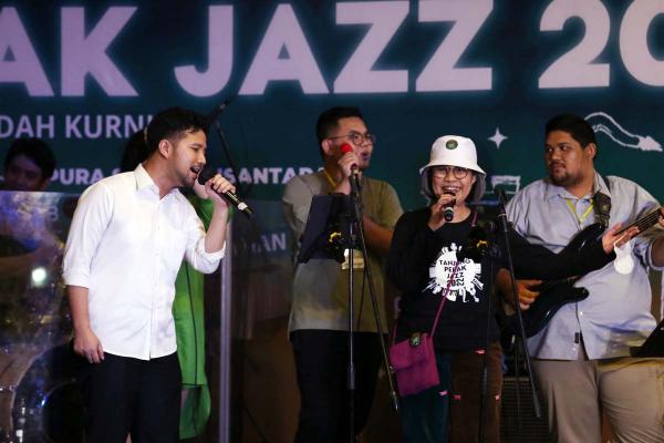Tanjung Perak Jazz 2022, Duet Indah Kurnia dan Emil Dardak Hipnotis Jazz Lover Surabaya