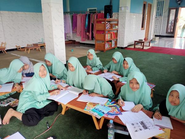 Para Santri Kecil Penghafal Al Quran Ini Dapat Bekal Pendidikan Ala