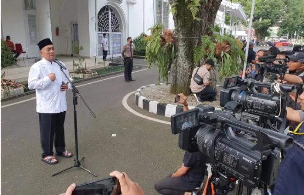 Walikota Cirebon Takziah Emmeril, Ucapkan Duka Cita yang Mendalam