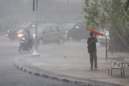 Hujan Badai akan Guyur Sejumlah Wilayah di Indonesia, Diharapkan untuk Waspada