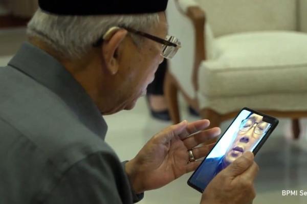 Wapres Sampaikan Duka Cita pada Ridwan Kamil Lewat Video Call