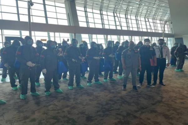 Viral Ratusan WNA China Pakai APD di Bandara Soetta, Ada Apa?