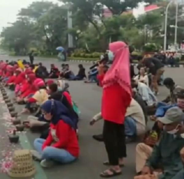 Warga Wadas Kembali Gelar Aksi di Depan Kantor Gubernur Jawa Tengah