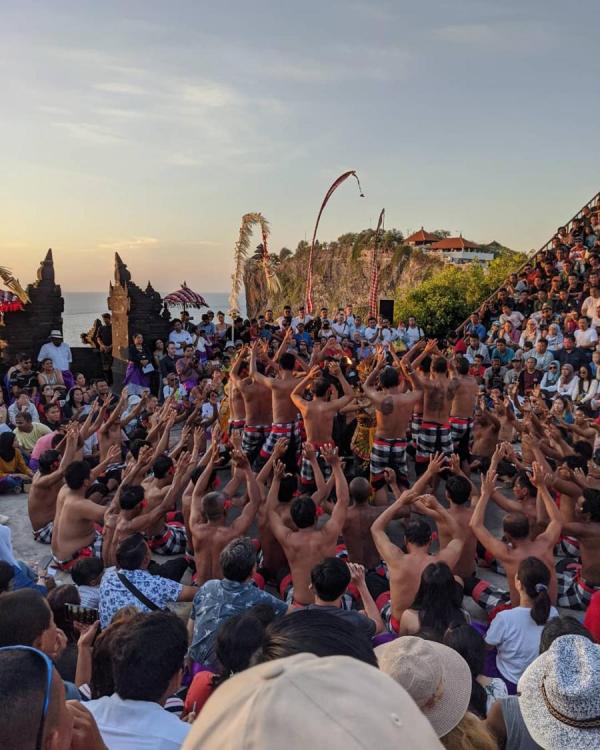 Makna dan Sejarah Tari Kecak Khas Bali