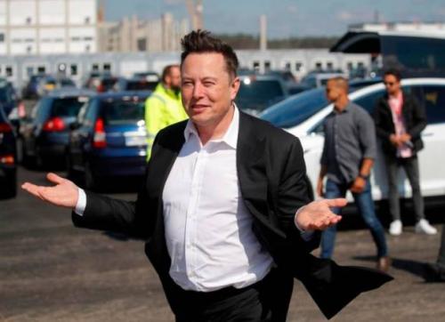 Elon Musk Akan Pecat 10 Persen Karyawan di Tesla