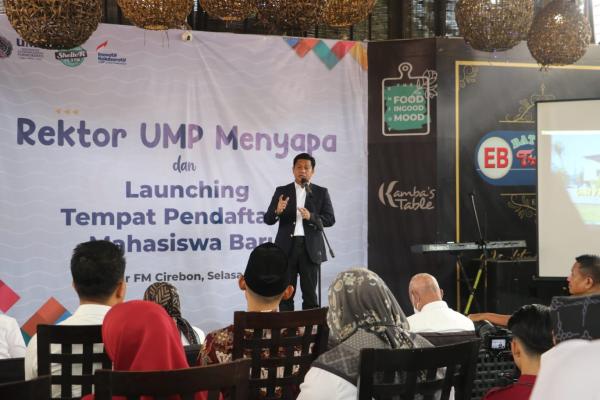 UMP Buka Booth Pendaftaran Mahasiswa Baru di Cirebon