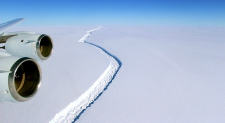 Ada Es Bernyanyi Bahkan Air Terjun Darah, Simak Fenomena Misterius yang Ada di Benua Antartika