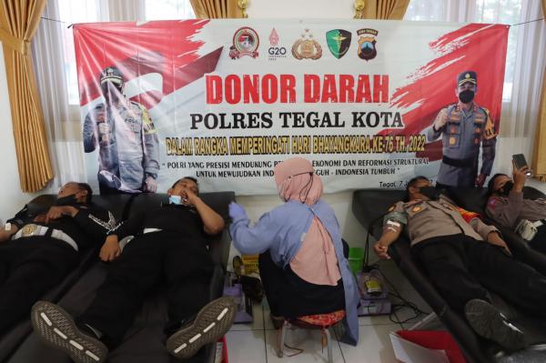 HUT Bhayangkara Ke-76, Polres Tegal Kota Gelar Donor Darah Massal
