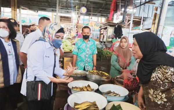 Dewi Aryani dan BPOM Semarang Sidak Pasar Banjaran, Ditemukan 3 Jenis Makanan Mengandung Formalin