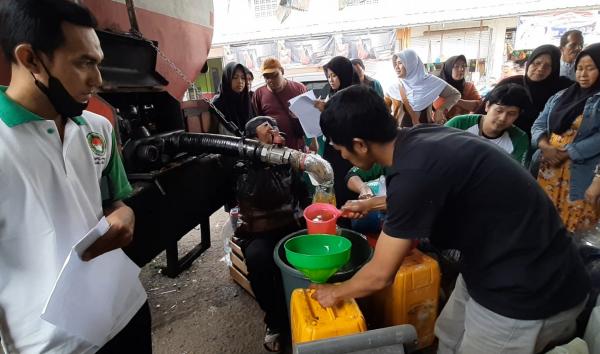 APPSI Jabar Lakukan Pendistribusian Migor Curah di Pasar Cibatu