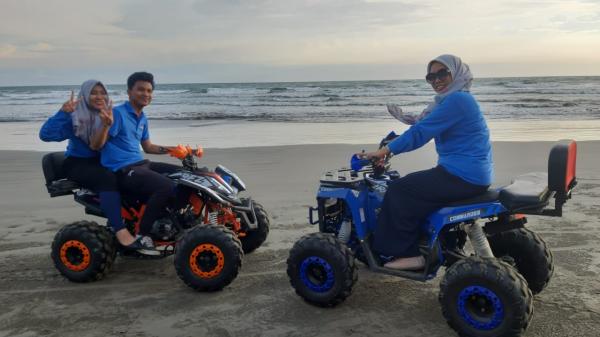 Sensasi Mengendarai Motor ATV di Objek Wisata Pantai Cemara Indah Ujung Batee