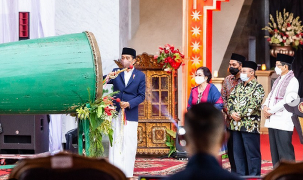 Jokowi Hadiri Peresmian Masjid At Taufiq, Megawati: Jangan Digoreng