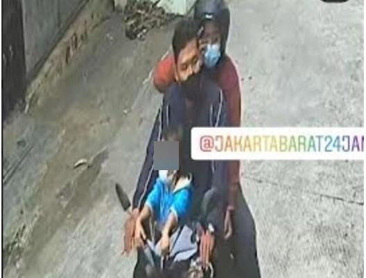 Pelaku Curanmor Terekam Kamera CCTV Boncengan Sama Istri dan Anak