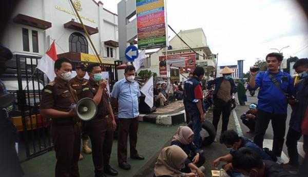 Mahasiswa Demo, Nilai Penanganan Kasus Korupsi di Kejari Sukabumi Lamban