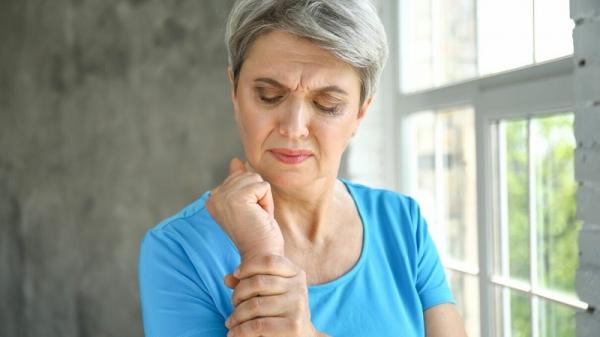 Perempuan Lebih Rentan Terkena Osteoporosis, Berikut Cara Penanganannya