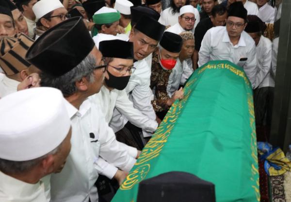 Beda Politik, Ganjar Pranowo Sebut Mbah Dimyati Tetap Berikan Petuah Adem