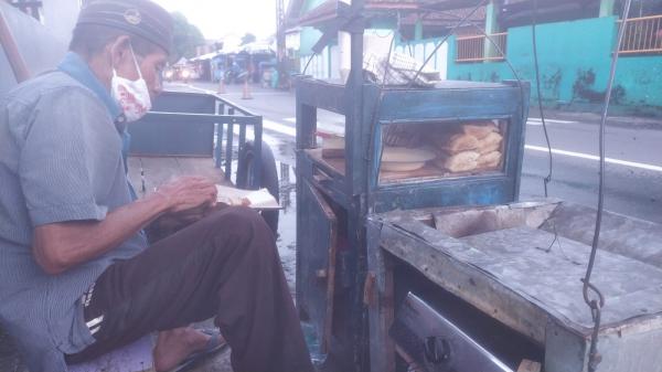 Kisah Penjual Rangin Berusia 72 Tahun di Purwokerto
