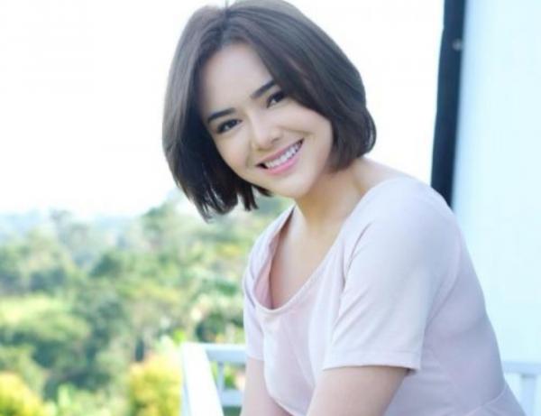 Amanda Manopo Asik Makan di Warteg, Netizen Soroti Posisi Duduk Aktris Ikatan Cinta