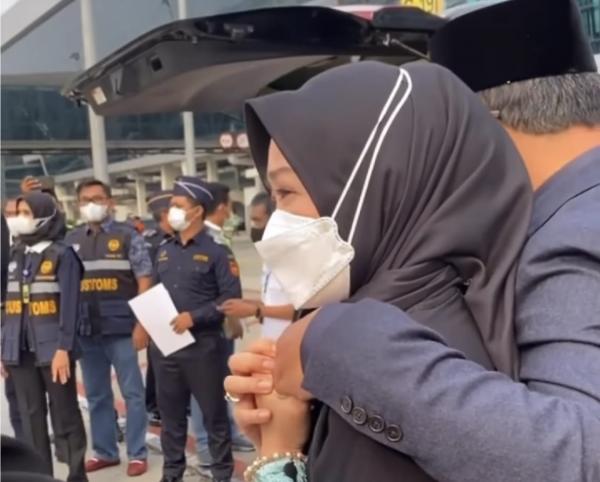 Jenazah Eril Sudah Tiba di Indonesia, Tangis Sang Ibunda Pecah