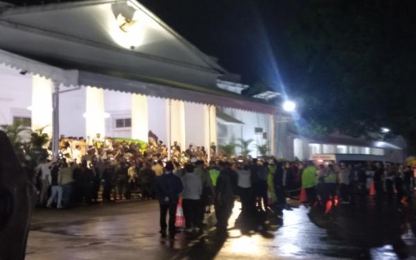 Lantunan Sholawat Iringi Kedatangan Jenazah Eril Putra Gubernur Jabar di Gedung Pakuan Bandung