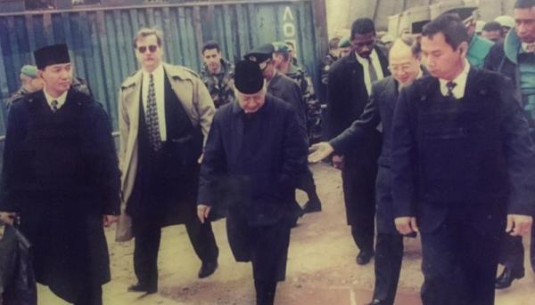 Perwira Paspampres Ini Jadi Tameng Hidup Saat Presiden Soeharto Kunjungi Bosnia 