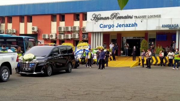 ﻿Jenazah Eril Tiba di Bandara Soekarno-Hatta