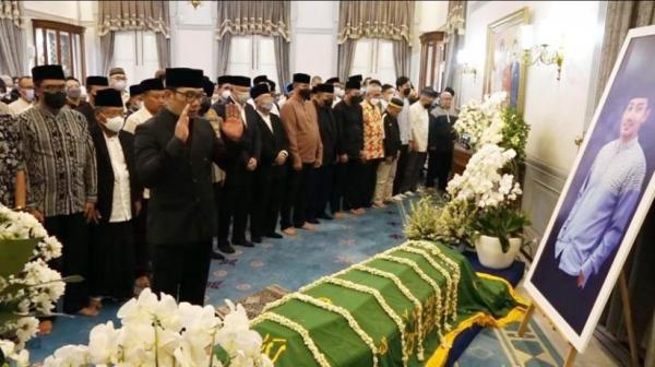 Ribuan Pelajar Antarkan Pemakaman Eril ke Cimaung Bandung Pagi ini