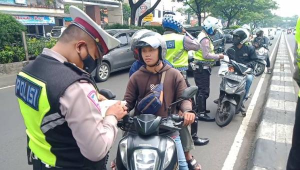 Gelar Operasi Patuh Jaya, Polisi Tindak Pemotor di Jalur Cepat Margonda