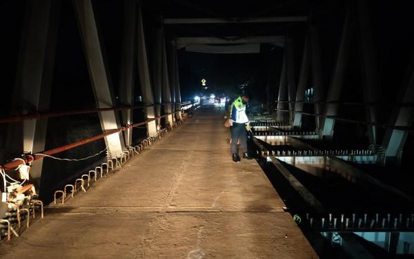 Biker Nyemplung ke Sungai Cimandiri, Jatuh dari Jembatan Bagbagan 