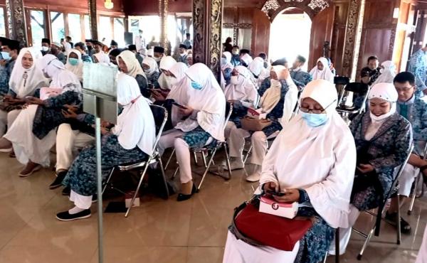 110 Calon Haji Kota Tegal Dilepas