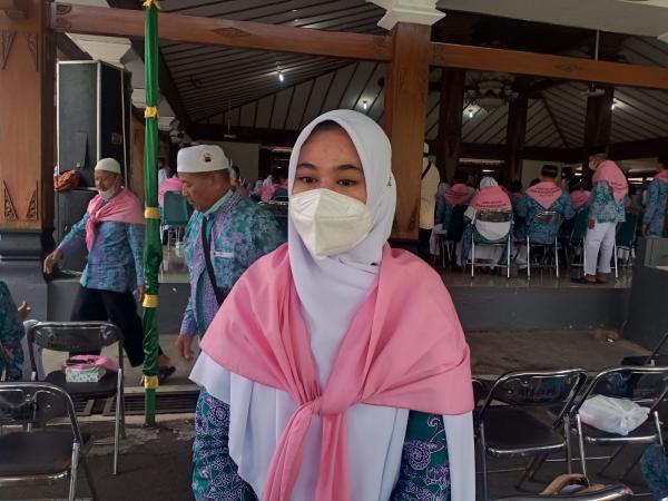 Kisah  Fatin, Gadis 18 Tahun yang Jadi Calon Haji Termuda dari Karanganyar