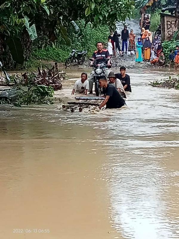 Curah Hujan Tinggi dan Air Sungai Cikoncang Meluap, Puluhan Rumah di Wanasalam Terendam Banjir