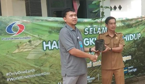 PT Lestari Banten Energi  Berikan Ratusan Tanaman Endemik di Waringinkurung Banten