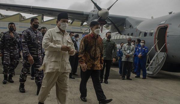 Menhan Prabowo Serahkan Pesawat CN235 MPA dan 2 Unit Heli Anti Kapal Selam dari PTDI ke TNI AL