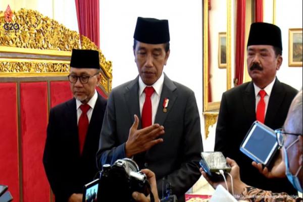 Jokowi Lantik Zulhas Hadi Tjahjanto Sebagai Menteri