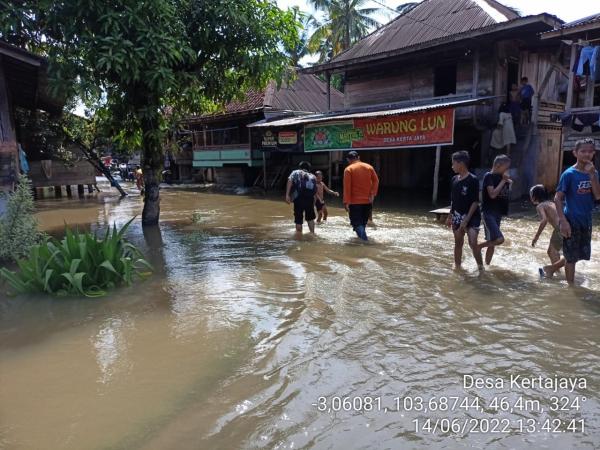 Luapan Sungai Sake Meluber Hingga Ke Pemukiman Warga di Musi Banyuasin