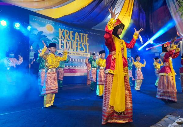 Edufest 2022 Bangkitkan Semangat Anak Kreatif SD Muhammadiyah 16 Surabaya