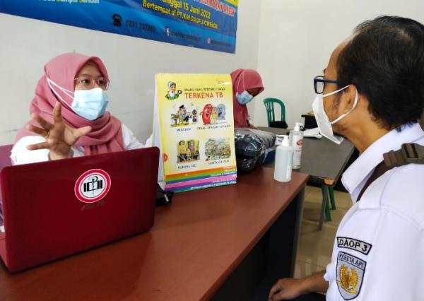 KAI Daop 3 Cirebon Lakukan TOSS TBC Terhadap Sejumlah Pegawai