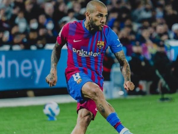 Delapan Tahun Bersama Barcelona, Dani Alves Akhirnya Memutuskan untuk Pergi