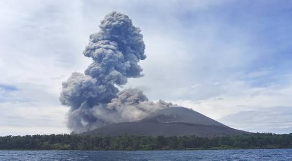 Gunung Anak Krakatau Kembali Meletus, Ciptakan Kolom Abu Setinggi 500 Meter