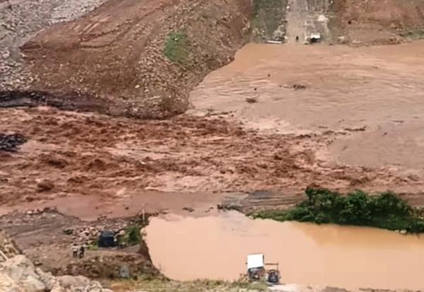 Hujan Deras di Lombok Barat, Debit Air Sungai Meninting Meningkat Drastis
