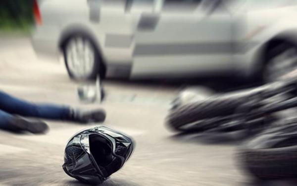 Gagal Salip dari Kiri, Pengendara Motor di Bekasi Tewas Tertabrak Mobil