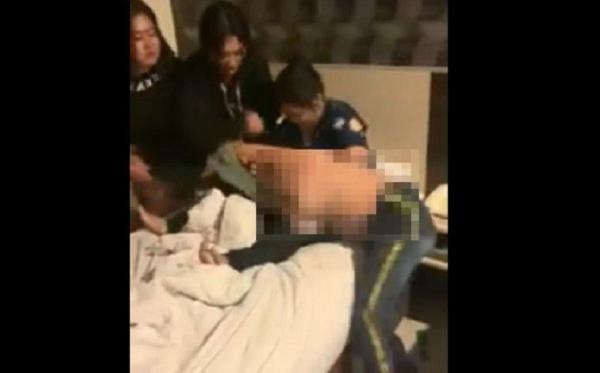 Viral Video 3 Wanita Berpakaian Seksi Pukuli Seorang Perempuan Hingga Telanjang di Kamar Hotel