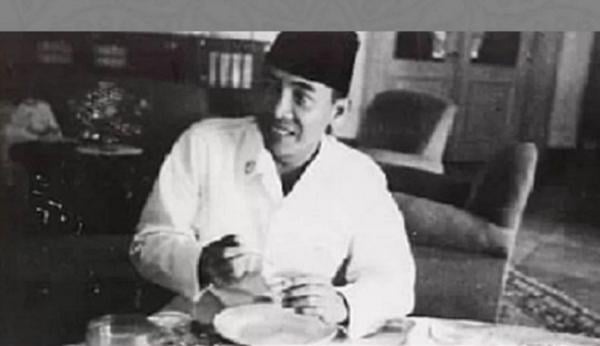 Kisah Haru saat Bung Karno Tinggalkan Istana hanya Kenakan Piyama dan Kaos Oblong